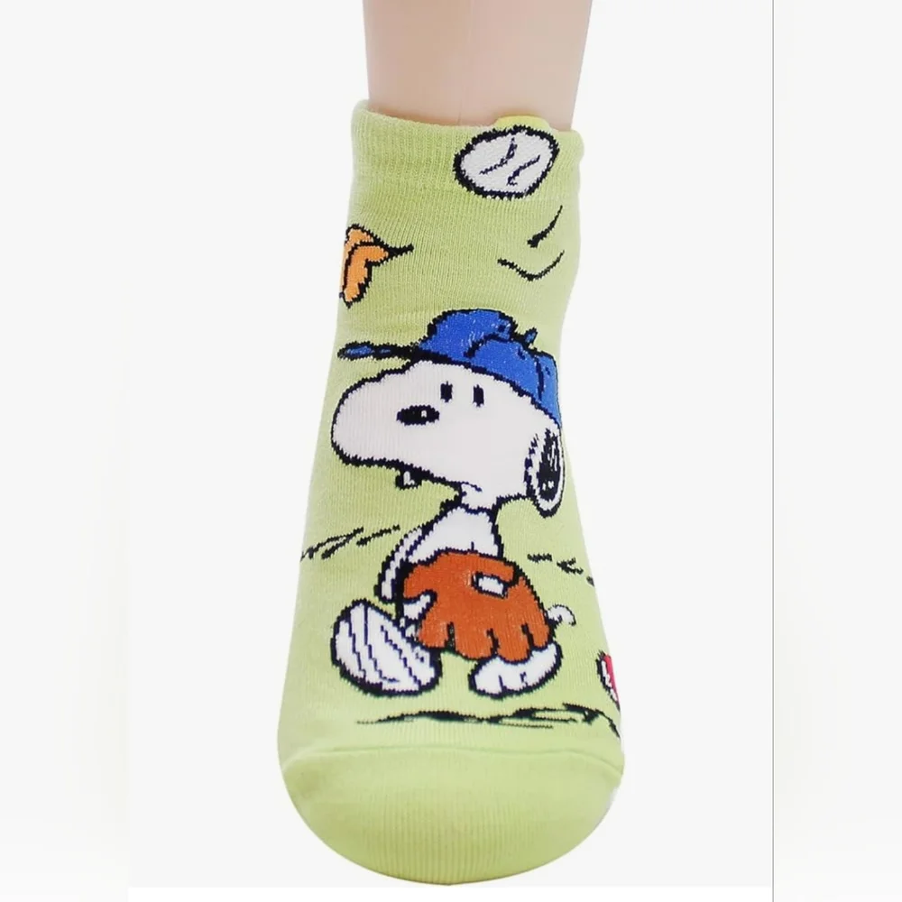 🥜Snoopy Character Socks Bundle of 4! - Picture 7 of 8